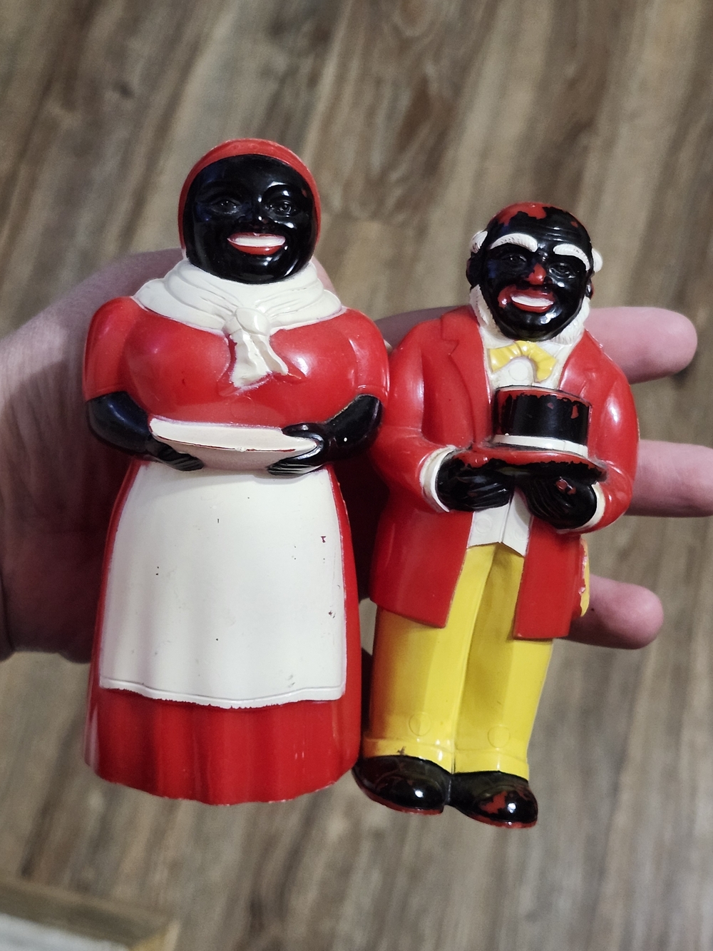 1940's "Aunt Jemima and Uncle Moses" shakers